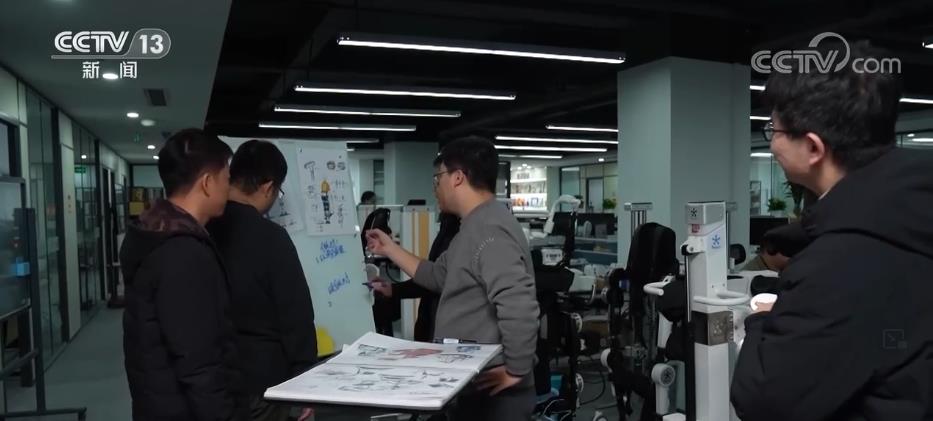 智能机械外骨骼_浙江智能外骨骼机器人装备_浙江大学外骨骼机器人