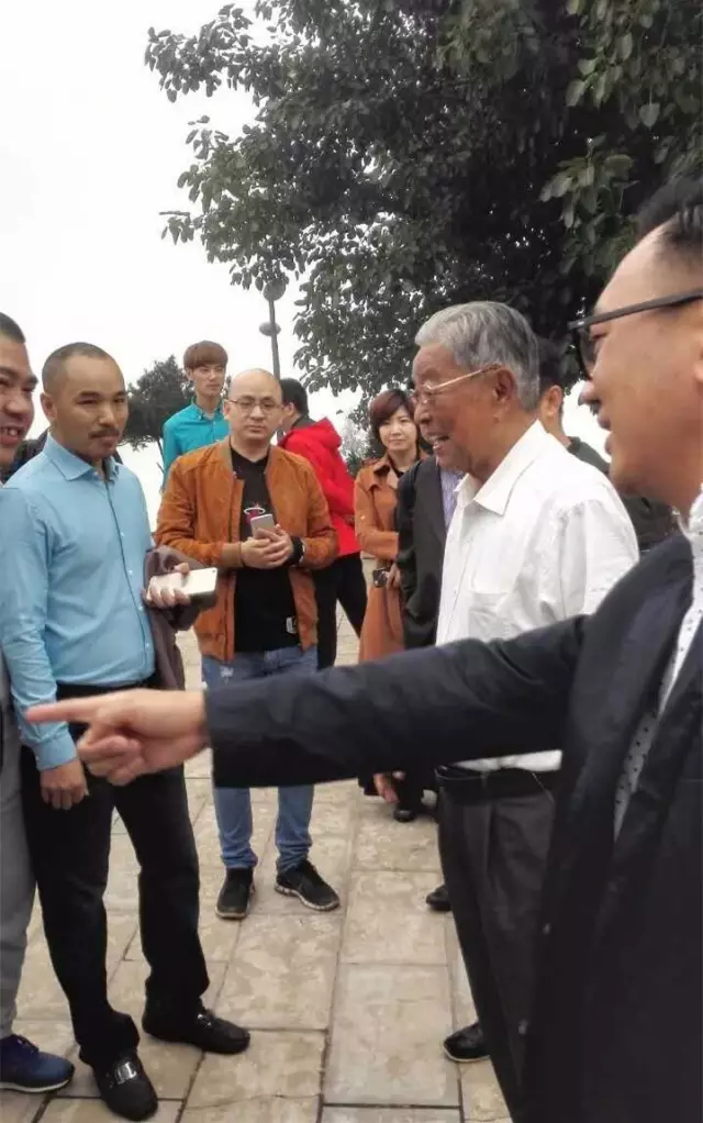 评审奖是什么意思_红点奖评审特点_评审优点