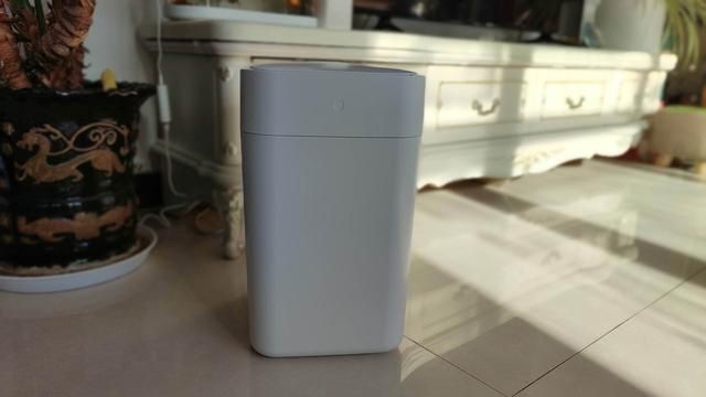 智能机器人装卸垃圾箱_箱体可卸式垃圾车_垃圾自动装卸车视频